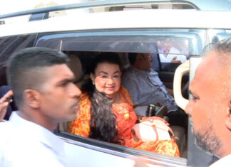 පැය 4ක ප්රකාශයක් ලබා දීමෙන් පසු ශිරන්ති රාජපක්ෂ FCIDයෙන් පිටව යයි