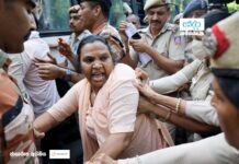 ඉන්දියාවේ ‘Cockroach’ විරෝධතාකරුවන් යළි වීදි බසිති – මැතිවරණ කොමසාරිස්වරයාට ඉල්ලා අස්වෙන්න කියයි