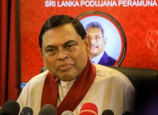 බ්රවුන්ස් හිල් ඉඩම් නඩුවට බැසිල් රාජපක්ෂ අත්අඩංගුවට ගැනීමට විවෘත වරෙන්තුවක්